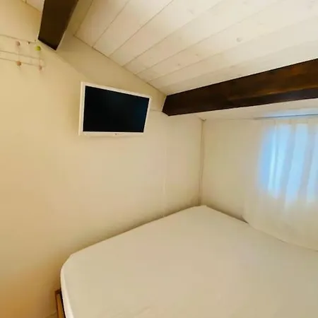 Villa De 6 Pers Avec Piscine Proche - V0818 *