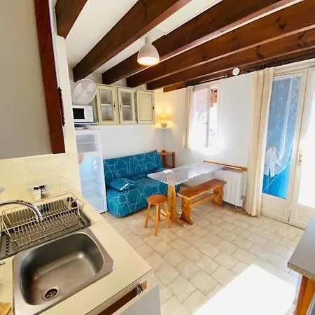 Villa De 6 Pers Avec Piscine Proche - V0818